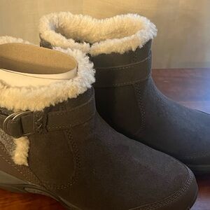 Easy Spirit Dark Brown Ankle Boots with Soft White Trim